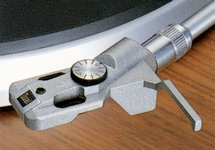 Head shell with VTA adjusting mechanism
