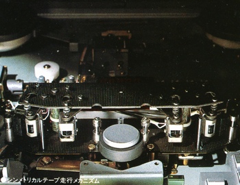 Symmetrical tape running mechanism
