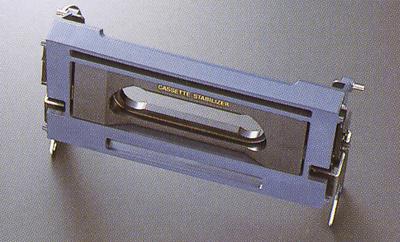 Cassette half-hold mechanism